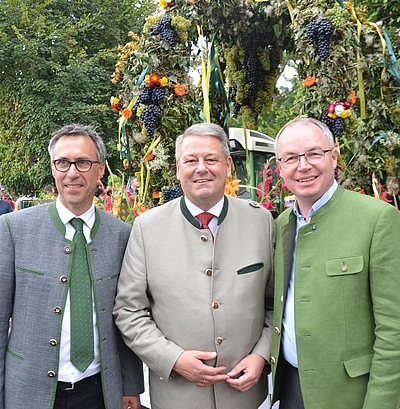 Bild: Abg. z. NR Georg Strasser (Präsident des Österreichischen Bauernbundes), BM Andrä Rupprechter, LH-Stellvertreter Stephan Pernkopf Bildnachweis: © Michael Strasser – eN